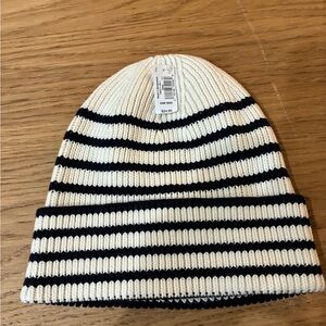 GAP Dark Navy and Ivory Striped Beanie brand new